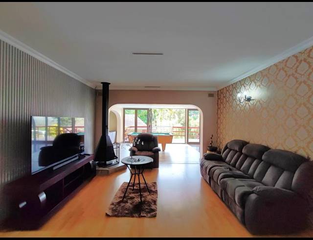 5 BEDROOM HOUSE FOR SALE IN MONTROSE